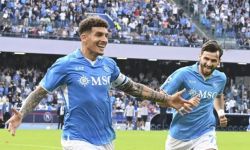 نابولي يعزز صدارته للدوري الإيطالي بعد هزيمة ليتشي